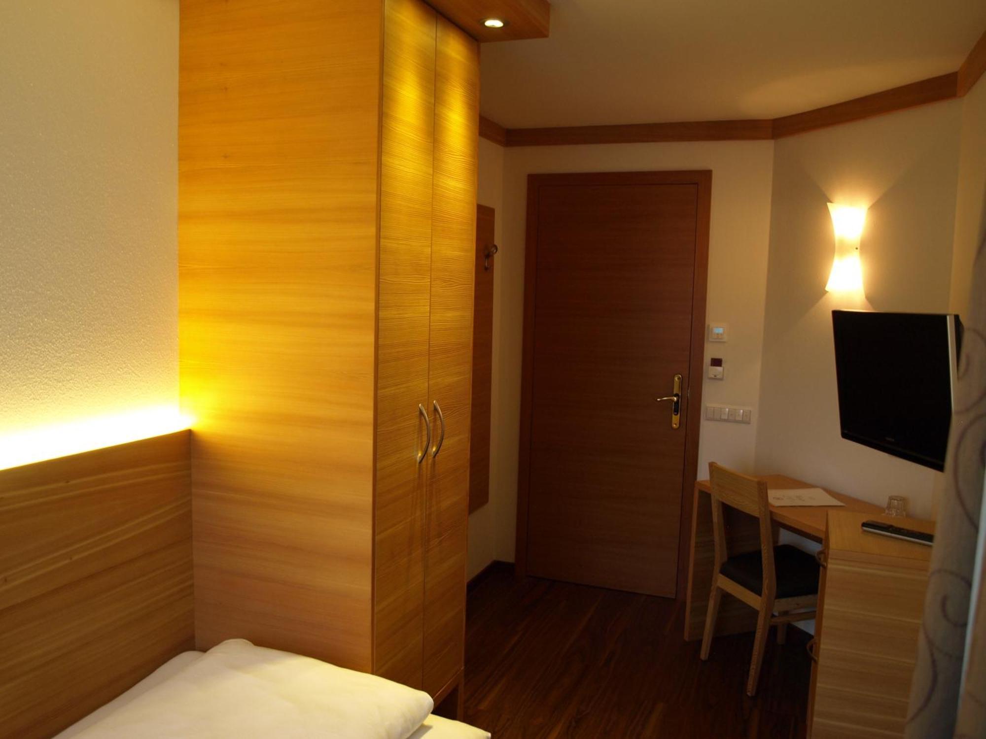 Garni Flurida Bed & Breakfast Selva di Val Gardena Bilik gambar